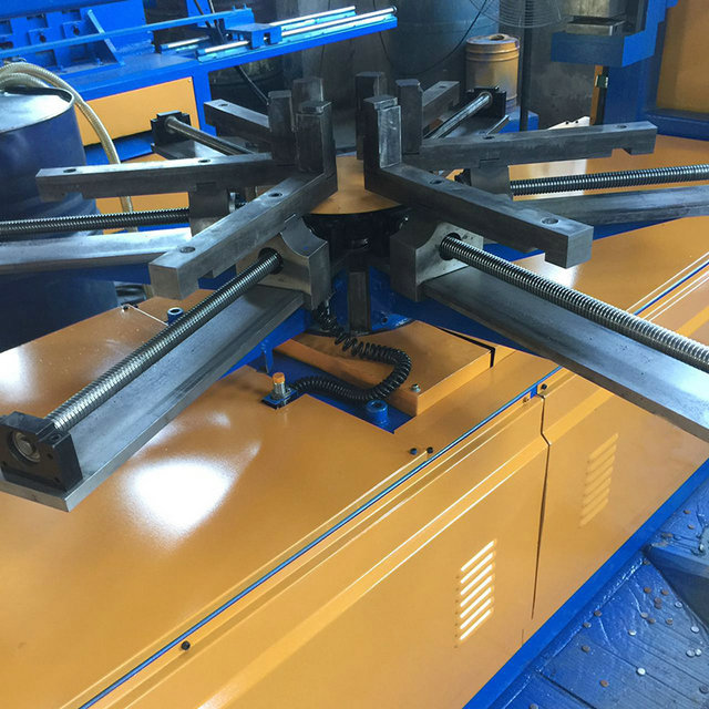 數(shù)控圓法蘭沖孔機