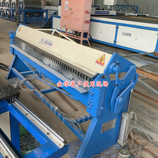 2000氣動(dòng)共板法蘭折方機(jī)